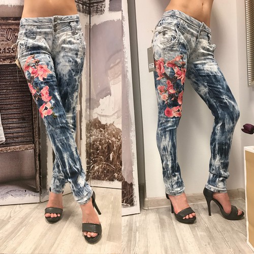 Dámska móda, doplnky - Dámske jeans s aplikáciou Flower