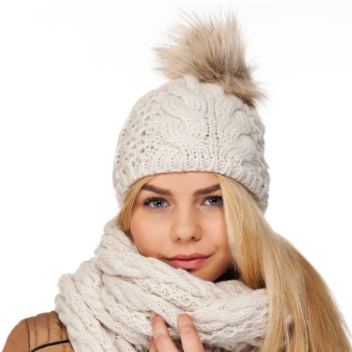 Dámska móda, doplnky - Zimná pletená čiapka s brmbolcom - béžová