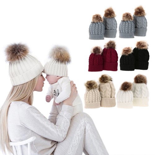 Dámska móda, doplnky - Sada roztomilých, zimných čiapok pre mamičku a bábätko