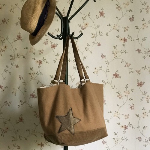 Dámska móda, doplnky - Verato Béžová taška s aplikáciou hviezd