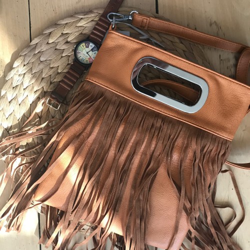 Dámska móda, doplnky - Módna crossbody kabelka so strapcami - FOX