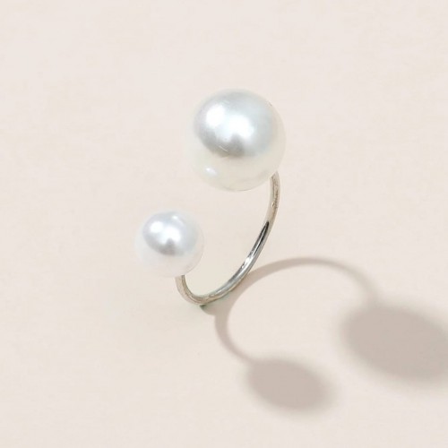Dámska móda, doplnky - Prsteň nastaviteľný s perlami - strieborná