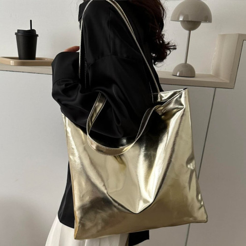 Dámska móda, doplnky - Módna metalická taška