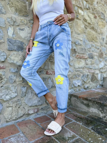 Dámska móda, doplnky - Dámske jeans s aplikáciou Flower