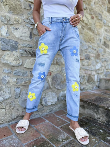 Dámska móda, doplnky - Dámske jeans s aplikáciou Flower