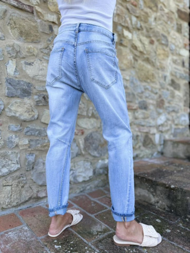 Dámska móda, doplnky - Dámske jeans s aplikáciou Flower