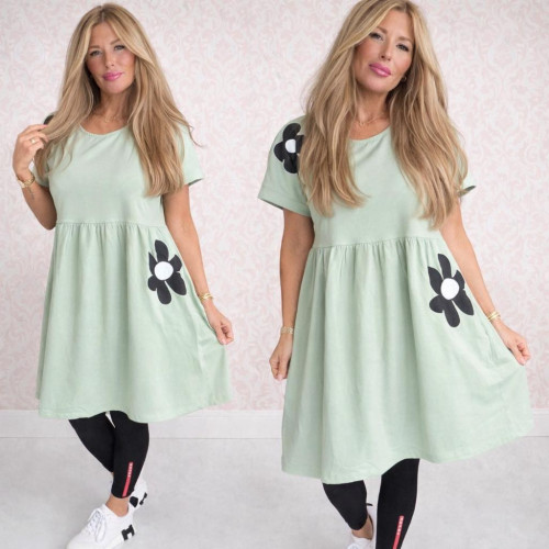 Dámska móda, doplnky - Dámske šaty s kvetmi - svetlo zelená