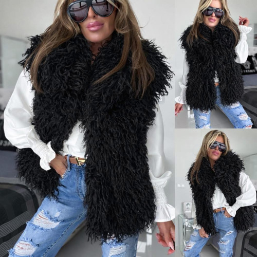 Dámska móda, doplnky - Dámske chlpatá vesta - čierna