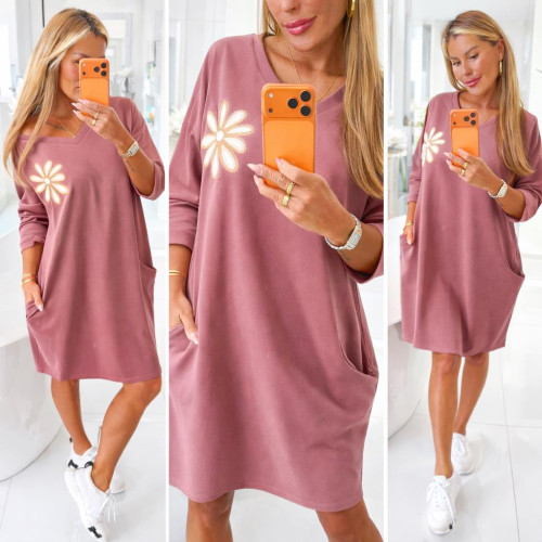 Dámska móda, doplnky - Dámska šatovka s kvetom a vreckami - staroružová