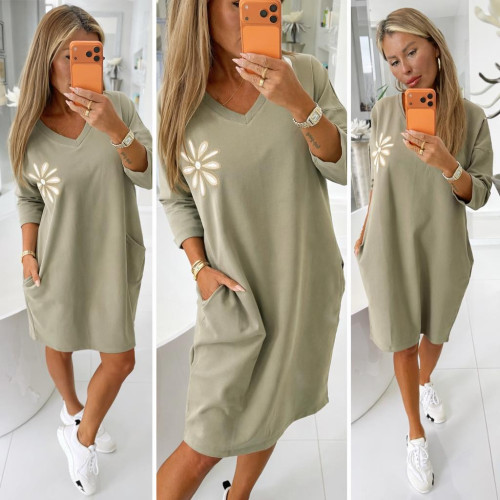 Dámska móda, doplnky - Dámska šatovka s kvetom a vreckami - khaki